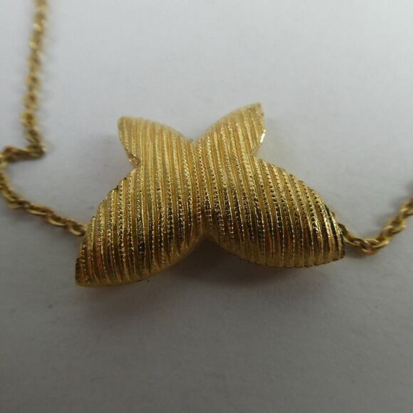 Amway Artistry Vintage Gold Tone Chain Necklace Butterfly Ribbed Slide Pendant - Picture 5 of 8